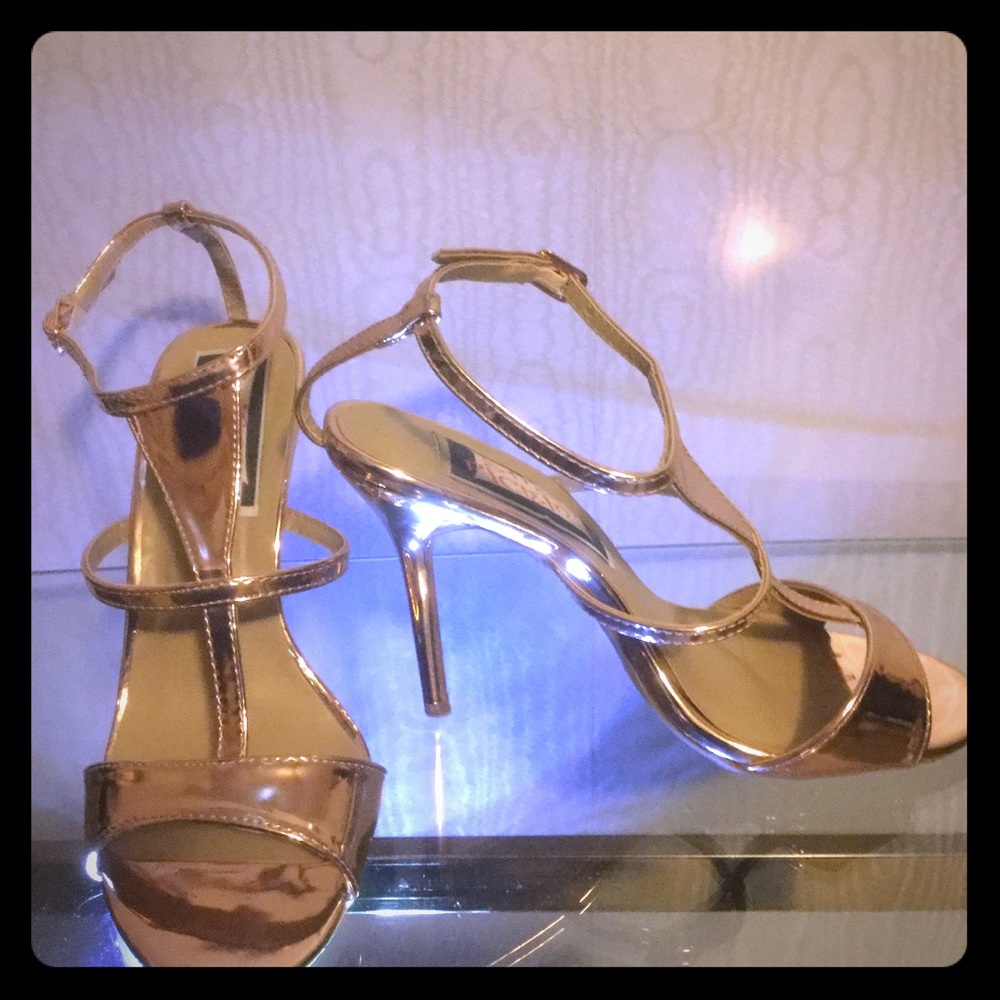 ROSE GOLD HEELED SANDALS OF EASY PICKINGS SZ 8.5